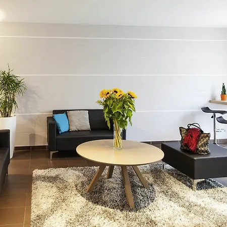 アパートホテル アパートホテル アダージョ アクセス サン ルイ バレ